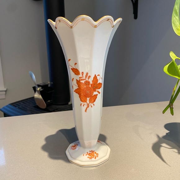 Herend Hungary scalloped vase, Chinese Bouquet Rust pattern - Picture 2 of 6